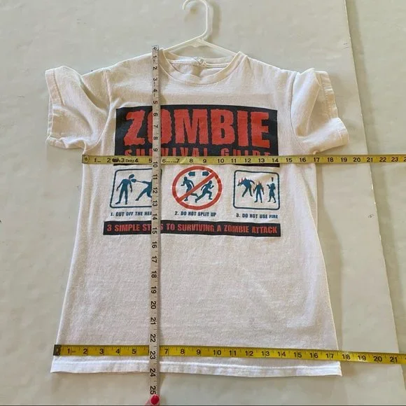 Vintage 90s Tshirt Zombie Survival Guide Crewneck Short Sleeves Mens Small - Picture 8 of 10